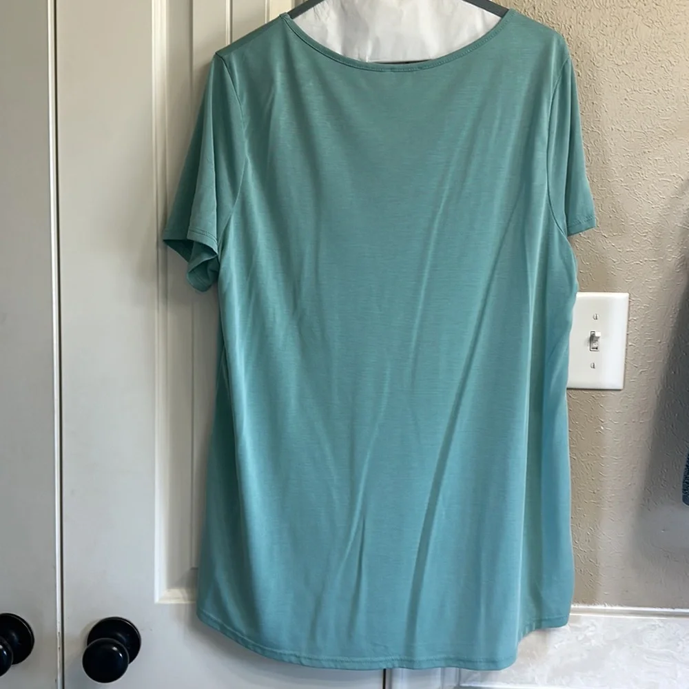 Green Top - Size Large - Picture 2 of 3